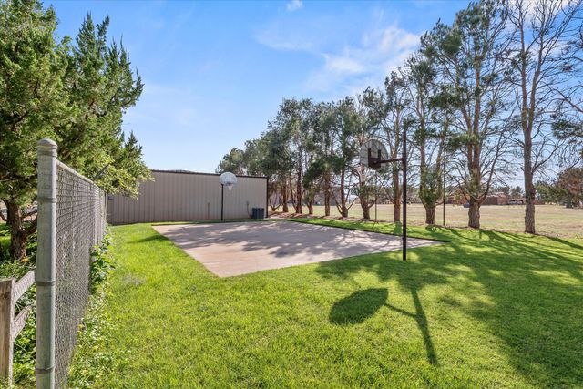 741 Barton Lane, Levelland, TX 79336