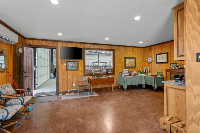 741 Barton Lane, Levelland, TX 79336