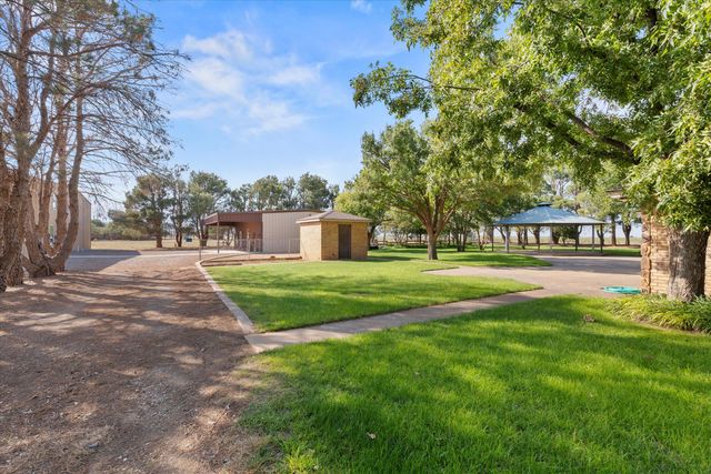 741 Barton Lane, Levelland, TX 79336