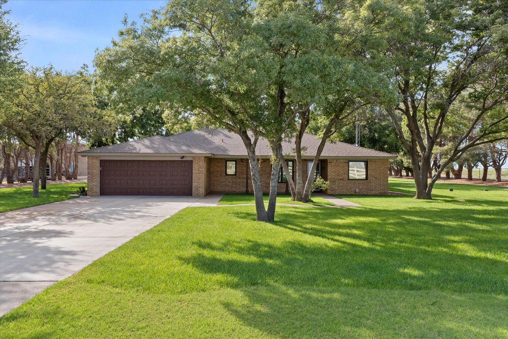 741 Barton Lane, Levelland, TX 79336