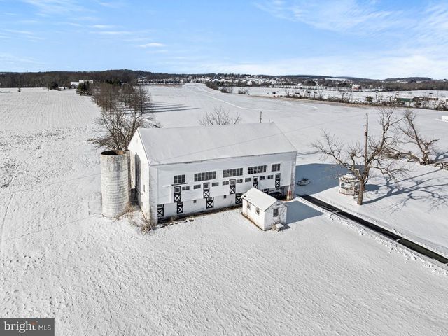 220 SASSAMANSVILLE RD, Gilbertsville, PA 19525