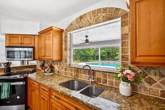 2600 SW 154th Ln, Davie, FL 33331