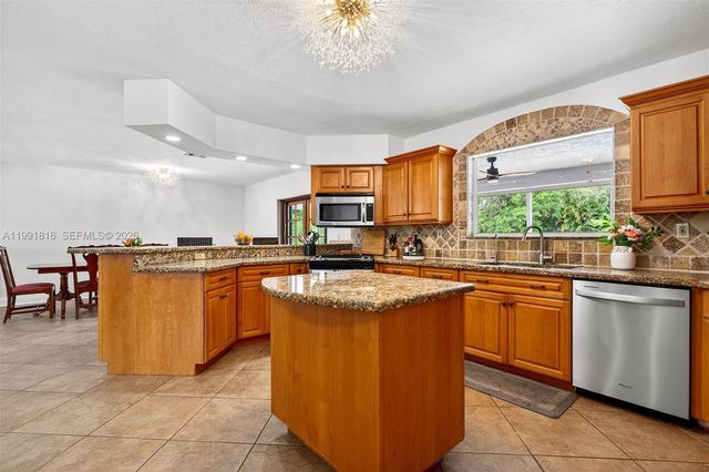 2600 SW 154th Ln, Davie, FL 33331