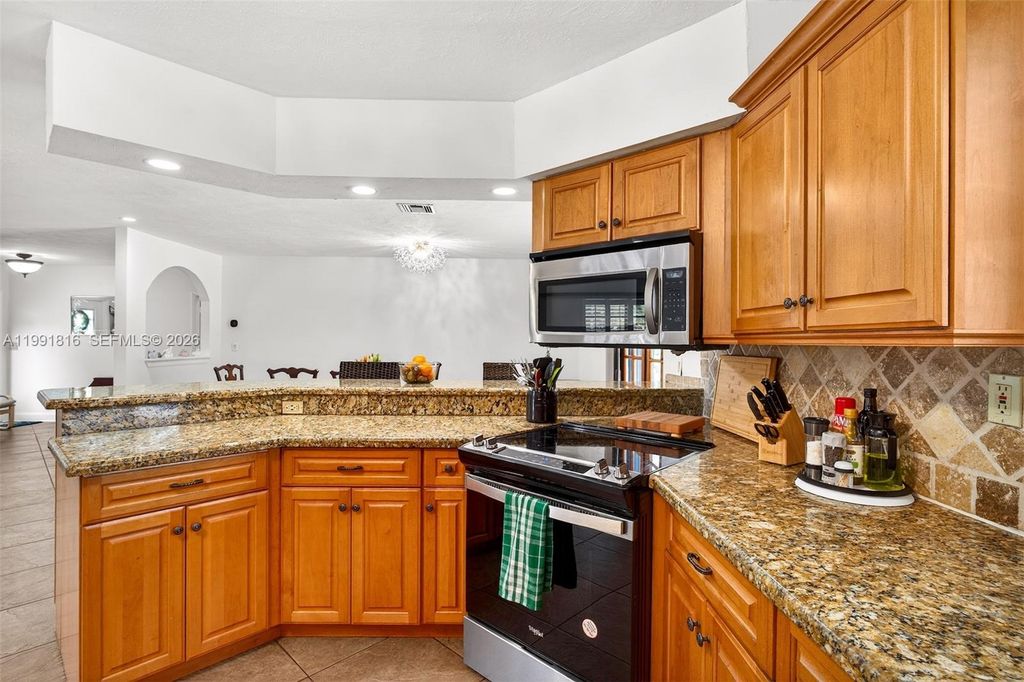 Image 20 of property listing at 2600 SW 154th Ln, Davie, FL 33331