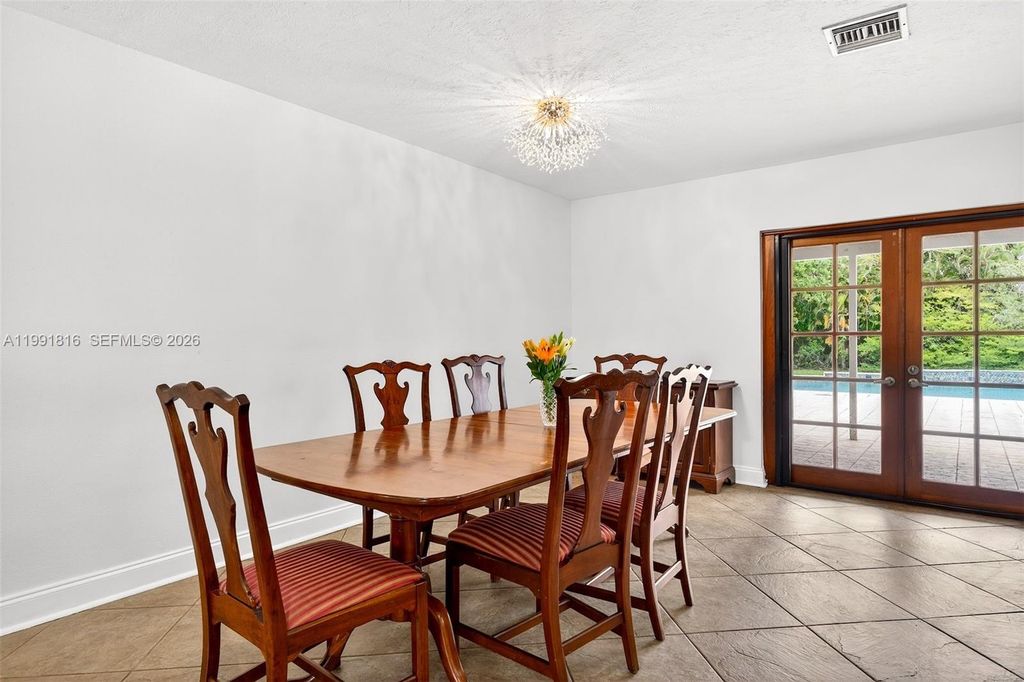 Image 23 of property listing at 2600 SW 154th Ln, Davie, FL 33331