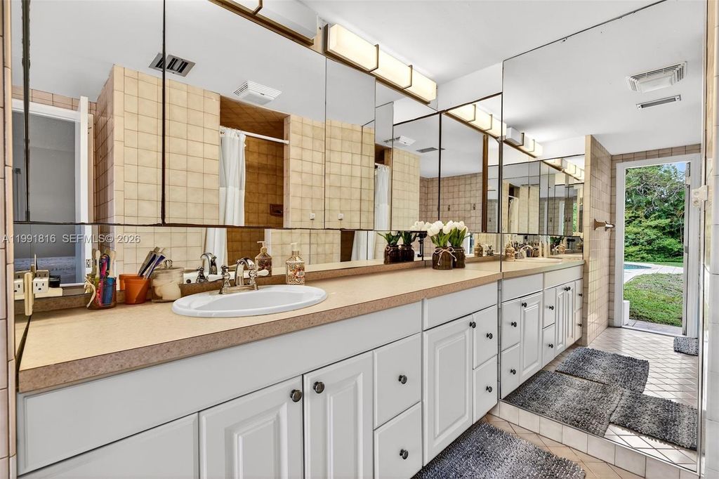 Image 28 of property listing at 2600 SW 154th Ln, Davie, FL 33331