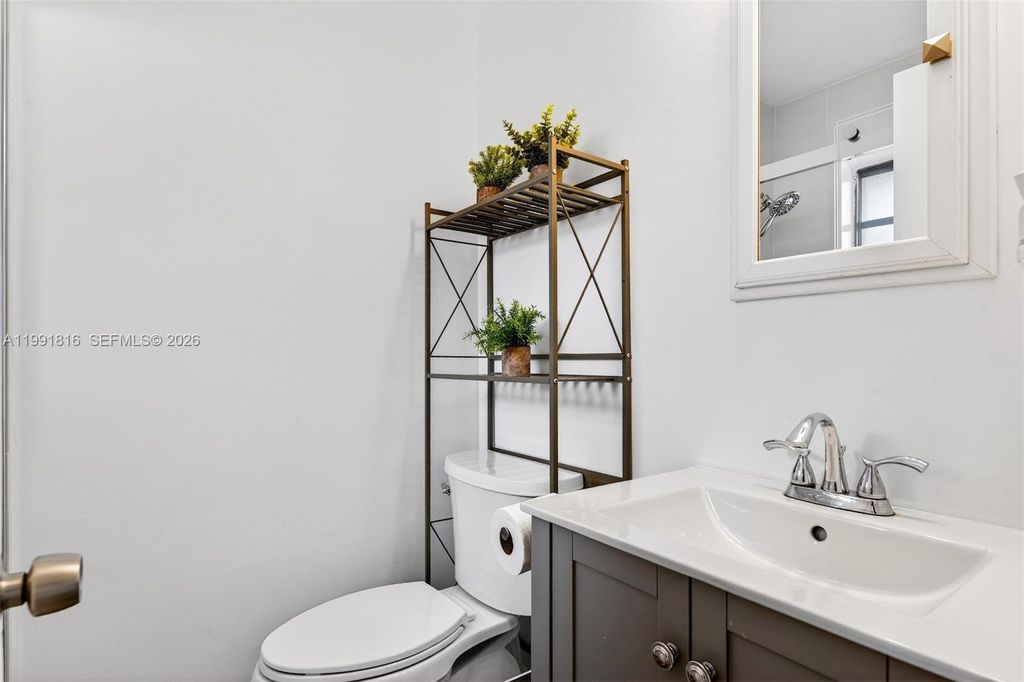 Image 38 of property listing at 2600 SW 154th Ln, Davie, FL 33331