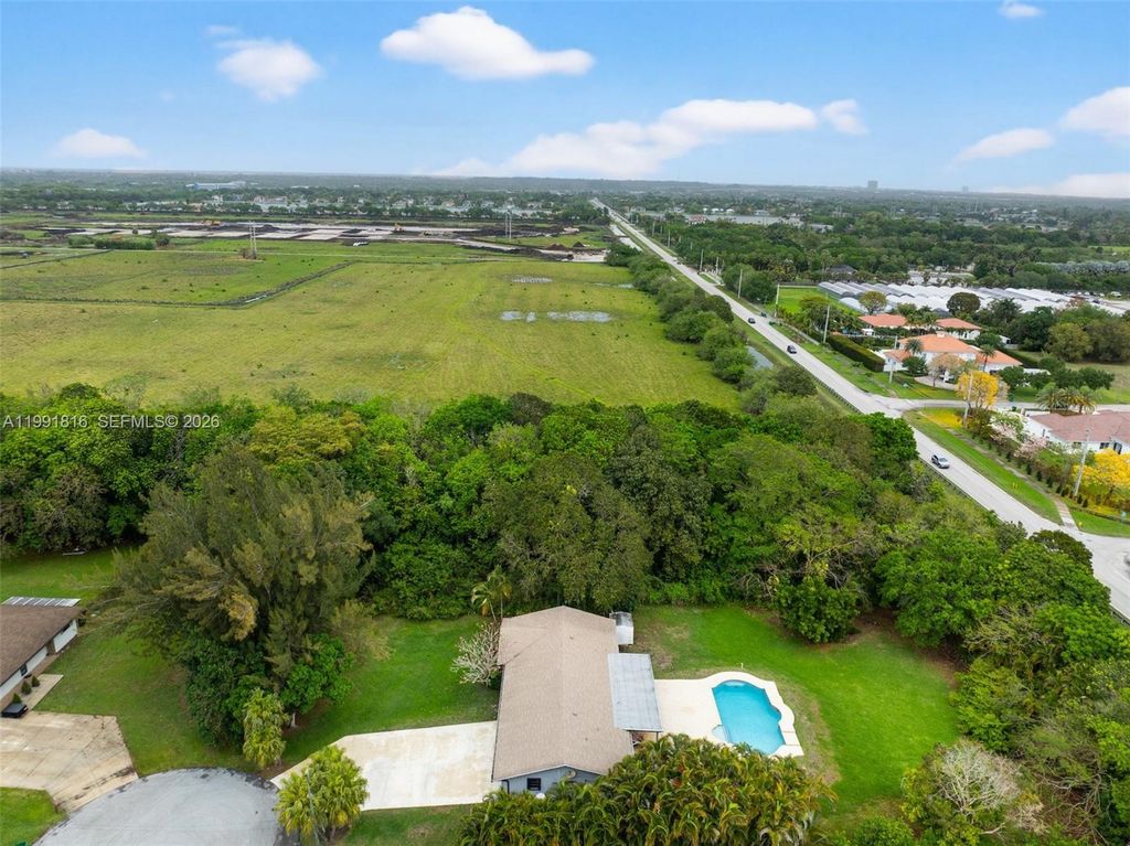 Image 39 of property listing at 2600 SW 154th Ln, Davie, FL 33331