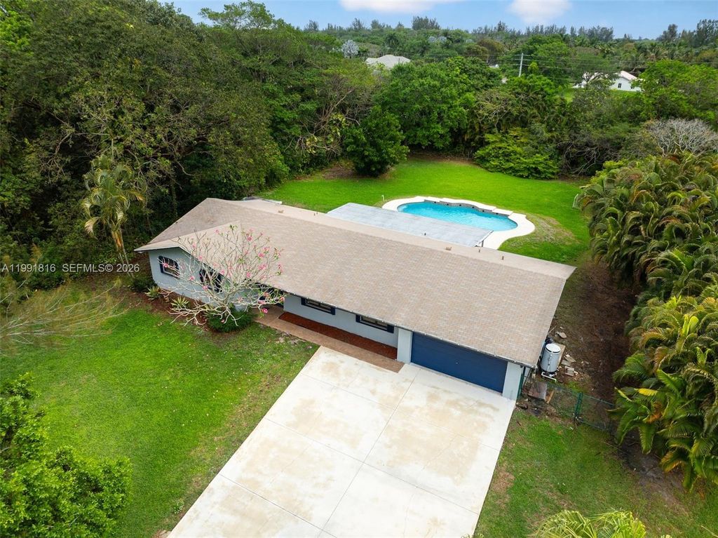 Image 41 of property listing at 2600 SW 154th Ln, Davie, FL 33331