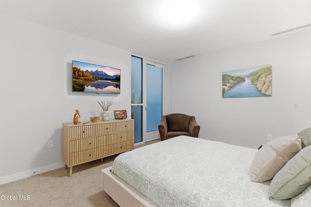 128 Henry Street APT 203, Saratoga Springs, NY 12866