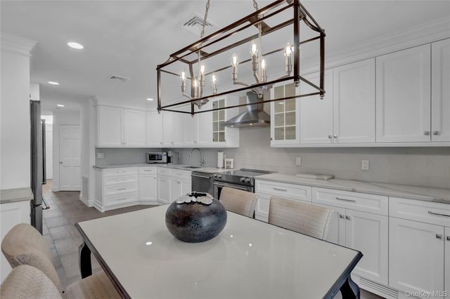 4 Club Drive N 4, Jericho, NY 11753