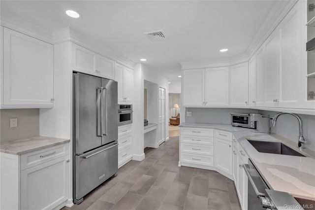 4 Club Drive N 4, Jericho, NY 11753