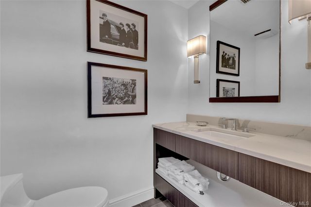 4 Club Drive N 4, Jericho, NY 11753