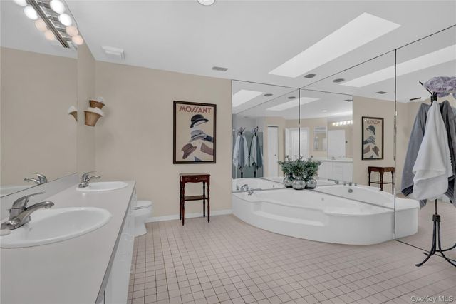 4 Club Drive N 4, Jericho, NY 11753