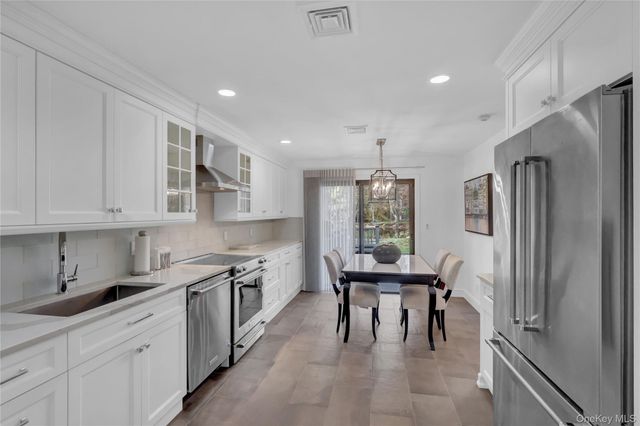 4 Club Drive N 4, Jericho, NY 11753