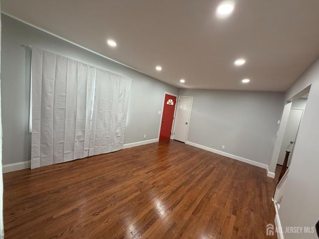 225 225 Harris Avenue, Middlesex, NJ 08846