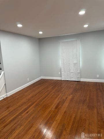 225 225 Harris Avenue, Middlesex, NJ 08846