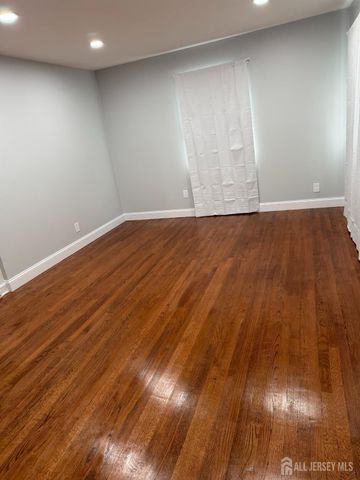 225 225 Harris Avenue, Middlesex, NJ 08846