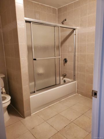 94-86 218th Street 3rd Floor, Queens Village, NY 11428