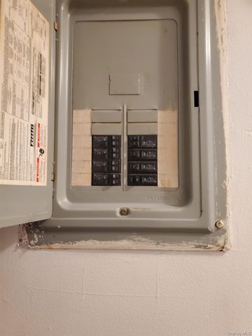 94-86 218th Street 3rd Floor, Queens Village, NY 11428