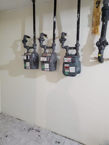 94-86 218th Street 3rd Floor, Queens Village, NY 11428