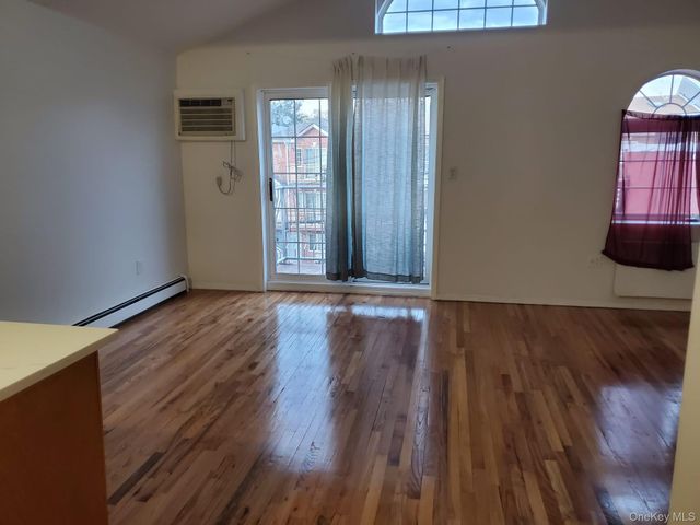 94-86 218th Street 3rd Floor, Queens Village, NY 11428