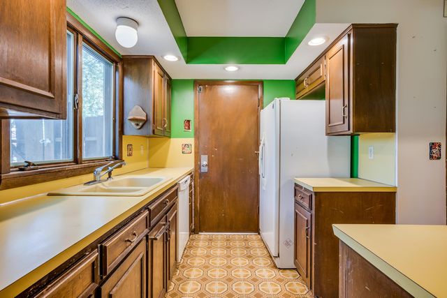 9804 W 12th St N, Wichita, KS 67212