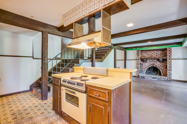 9804 W 12th St N, Wichita, KS 67212