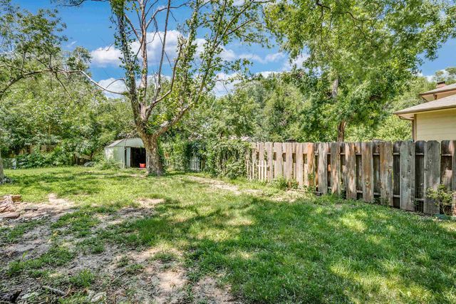 9804 W 12th St N, Wichita, KS 67212