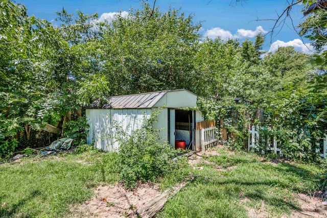 9804 W 12th St N, Wichita, KS 67212