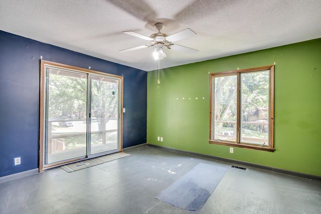 9804 W 12th St N, Wichita, KS 67212