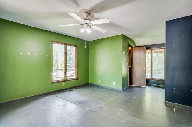 9804 W 12th St N, Wichita, KS 67212