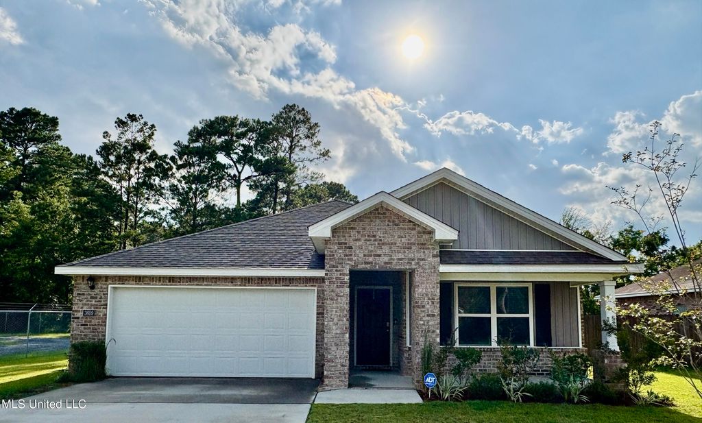 3609 N 7th Street, Ocean Springs, MS 39564