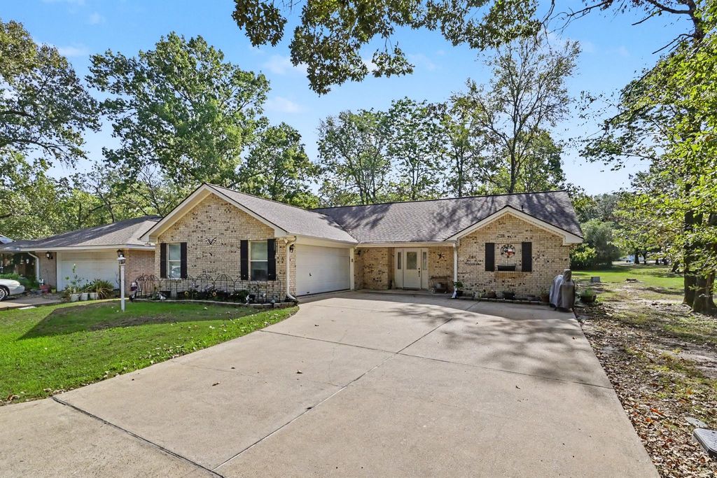 281 Broadmoor Drive, Trinity, TX 75862