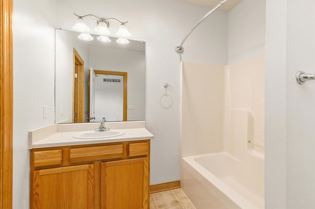 2227 4th Avenue SE, Altoona, IA 50009