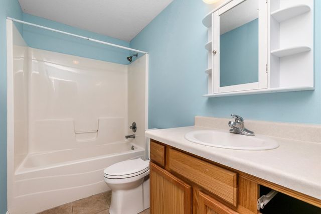 2227 4th Avenue SE, Altoona, IA 50009