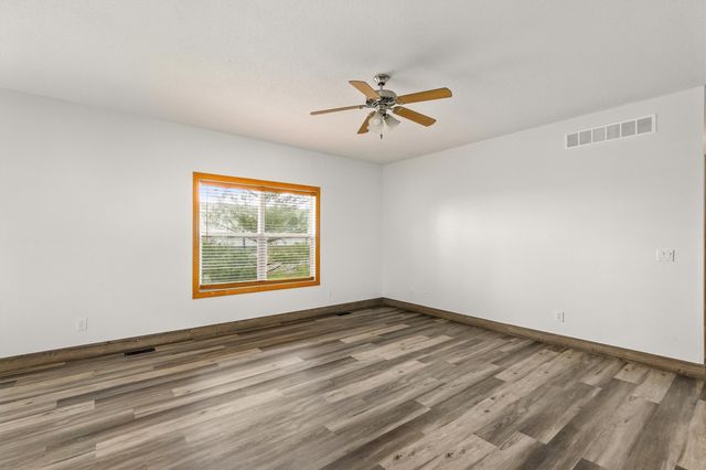 2227 4th Avenue SE, Altoona, IA 50009