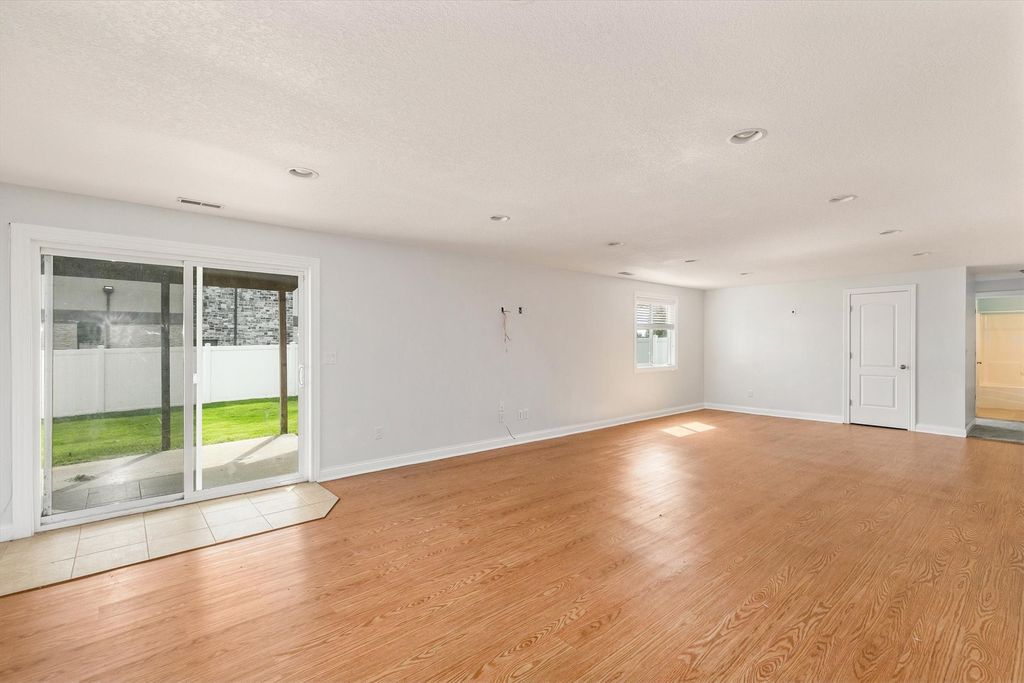 2227 4th Avenue SE, Altoona, IA 50009