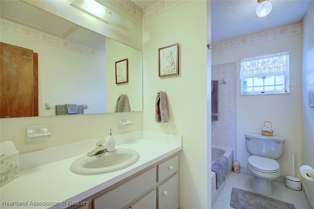 728 Lake Betty Drive, Lake Placid, FL 33852