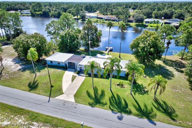728 Lake Betty Drive, Lake Placid, FL 33852