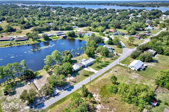 728 Lake Betty Drive, Lake Placid, FL 33852
