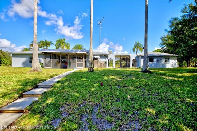 728 Lake Betty Drive, Lake Placid, FL 33852