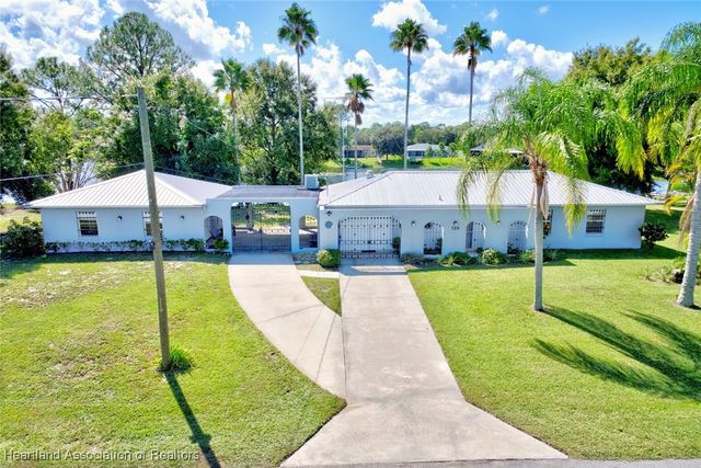 728 Lake Betty Drive, Lake Placid, FL 33852