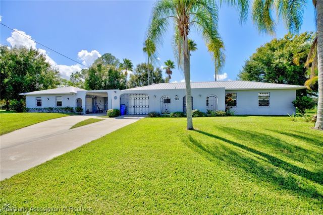 728 Lake Betty Drive, Lake Placid, FL 33852