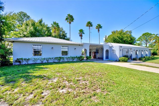 728 Lake Betty Drive, Lake Placid, FL 33852