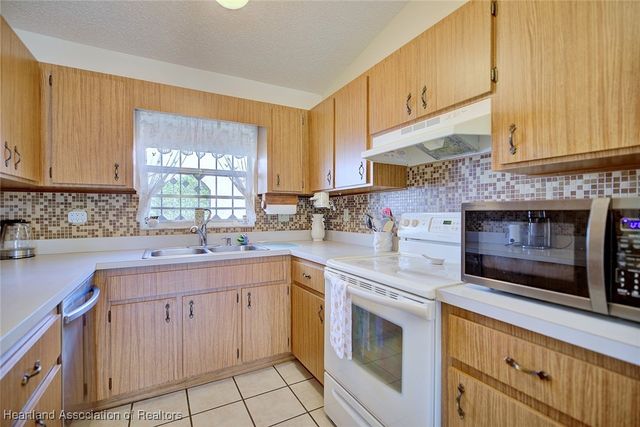 728 Lake Betty Drive, Lake Placid, FL 33852