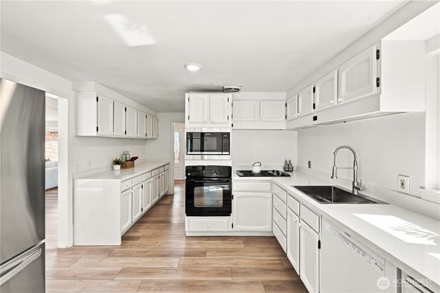 9810 Vineyard Crest, Bellevue, WA 98004