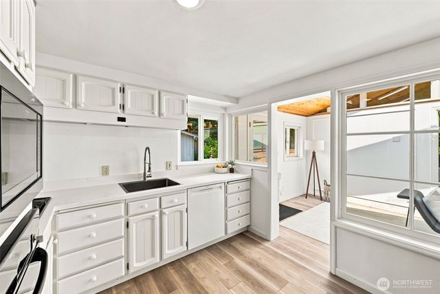 9810 Vineyard Crest, Bellevue, WA 98004