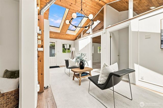 9810 Vineyard Crest, Bellevue, WA 98004