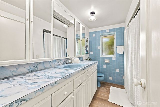 9810 Vineyard Crest, Bellevue, WA 98004